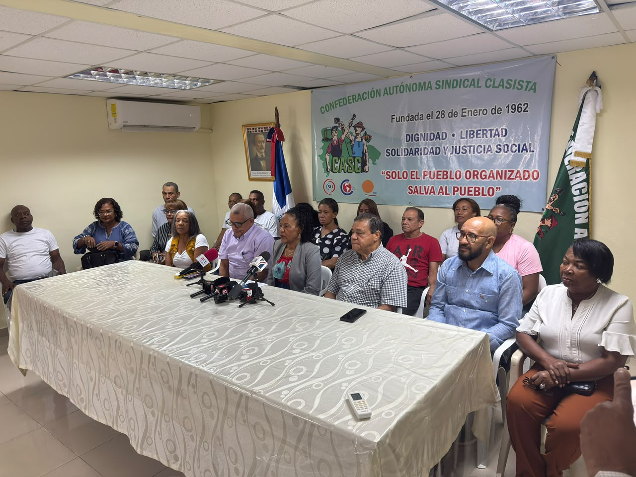 Gremios de la salud reclaman al Gobierno poner fin a la injusticia salarial que afecta a miles de trabajadores administrativos